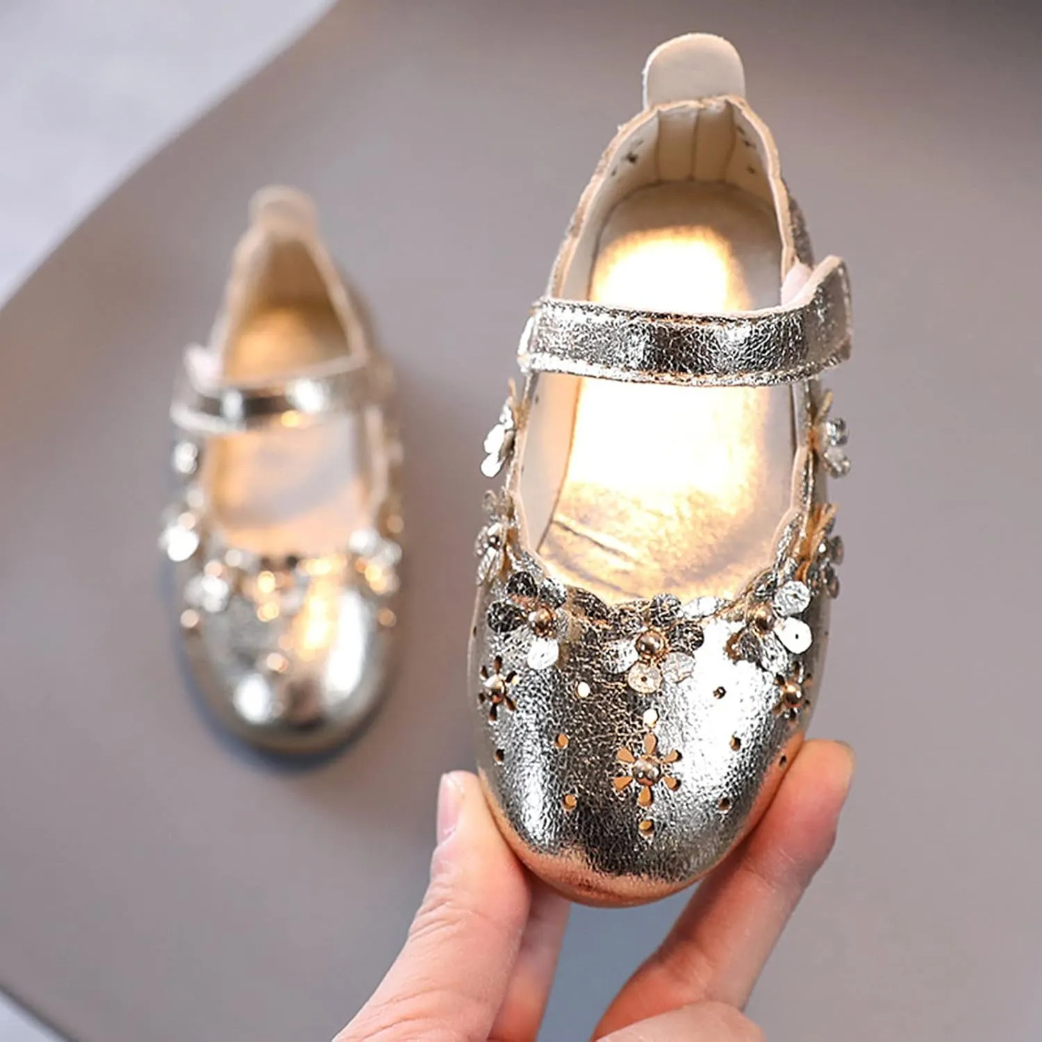 EnJoCho Girls Sandal Shoes Flower Shoes Hollow Flower Shoes Sandals Soft Sole Princess Sandals Baby Shoes 1-11 Years (Gold, 12 Months)