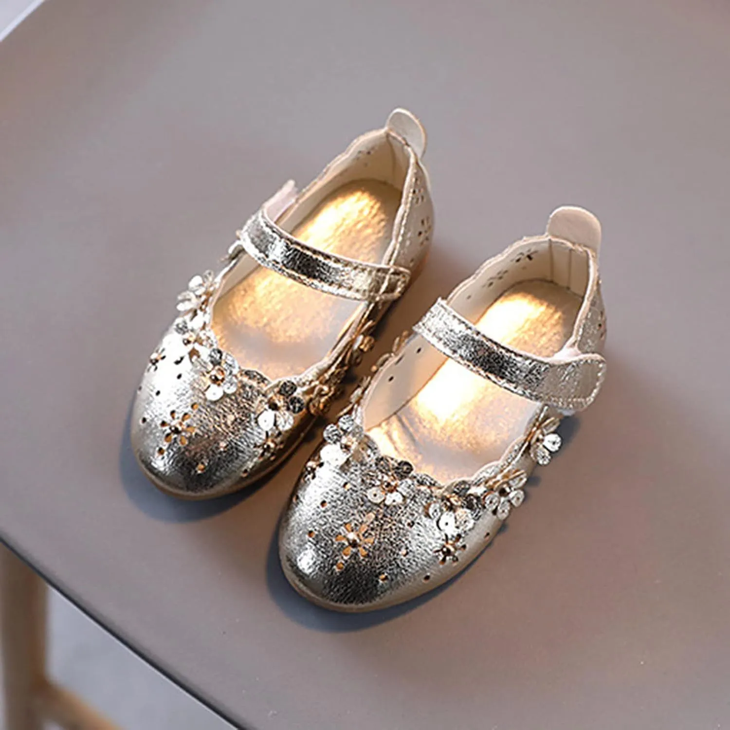 EnJoCho Girls Sandal Shoes Flower Shoes Hollow Flower Shoes Sandals Soft Sole Princess Sandals Baby Shoes 1-11 Years (Gold, 12 Months)
