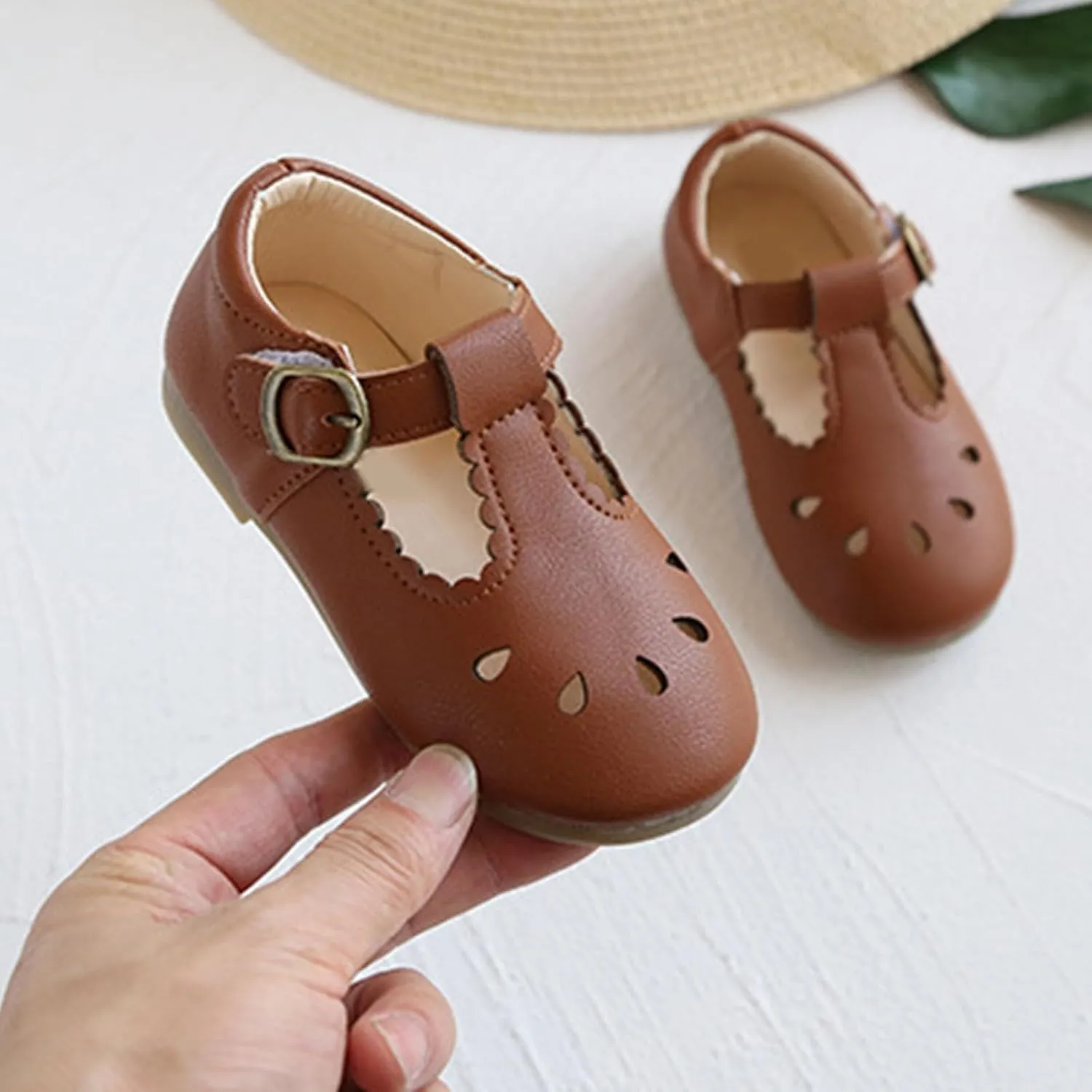 Girls Dress Shoes Children's Sandals Spring/Summer Solid Soft Sole Hollow Buckle Walking Shoes Closed Toe Sandals