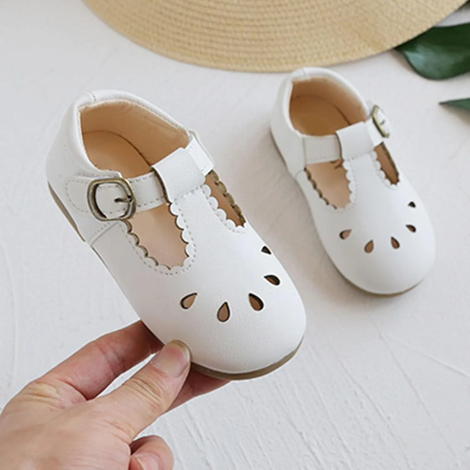 Girls Dress Shoes Children's Sandals Spring/Summer Solid Soft Sole Hollow Buckle Walking Shoes Closed Toe Sandals