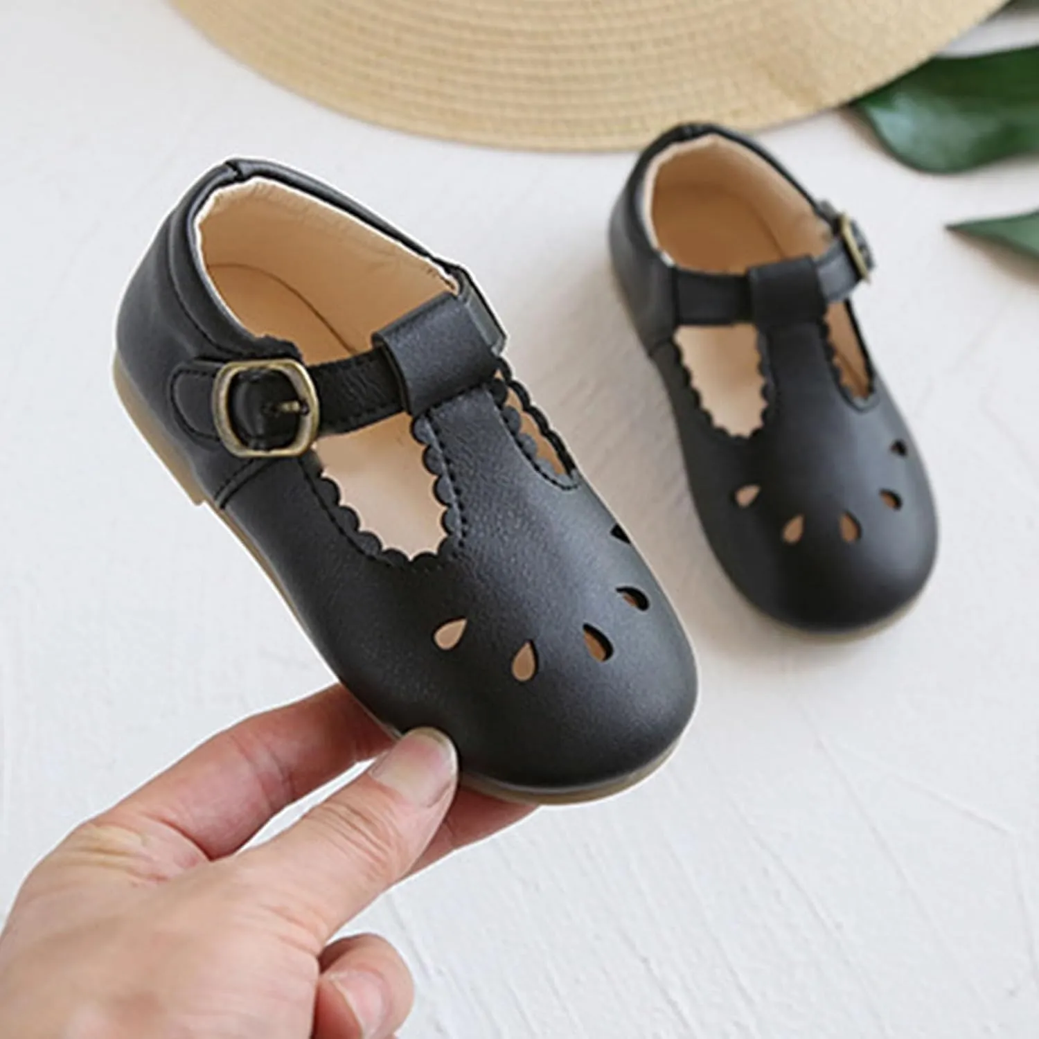 Girls Dress Shoes Children's Sandals Spring/Summer Solid Soft Sole Hollow Buckle Walking Shoes Closed Toe Sandals