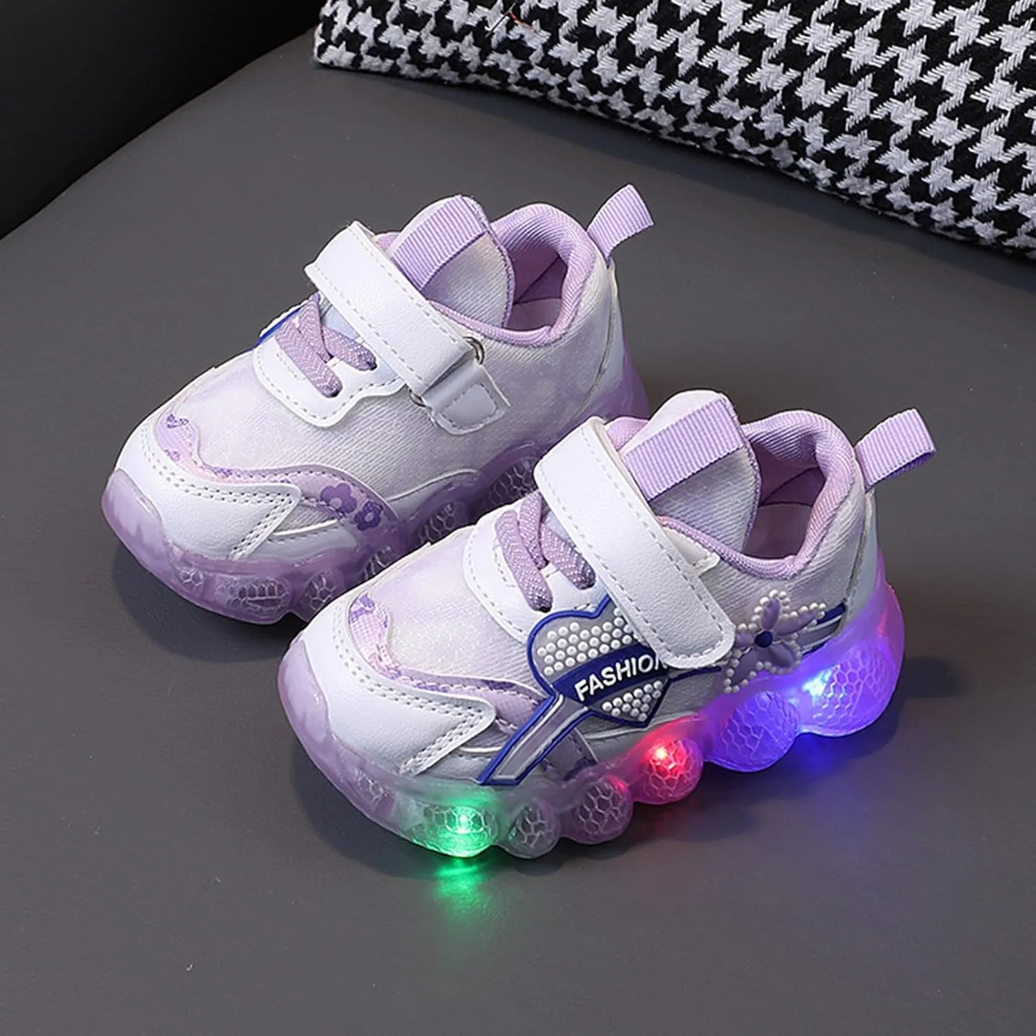 Kids Light Up Shoes Girls Boys Breathable Luminous Soft Sole Running Sport Sneaker Lace-Up Lightweight Soft Trainer