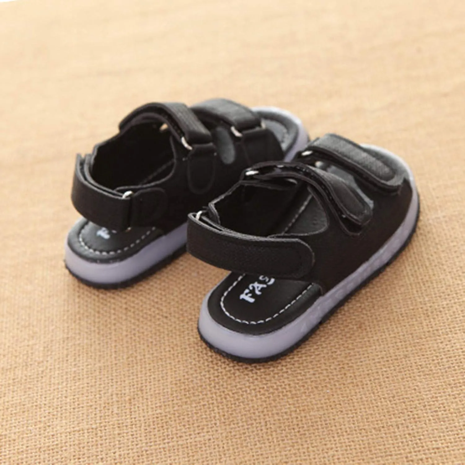 Light Up Sandals for Baby First Walking Shoes Beach Sneakers with LED Lights Boys Girls Summer Sandals Outdoor Shoes