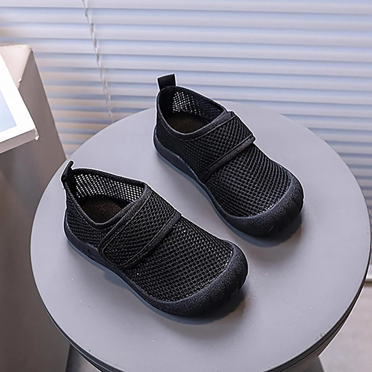 Summer New Hollowed Breathable Mesh Shoes Boys Baotou Anti Kick Sandals Girls Solid Color Beach Shoes Takeaway Sandal
