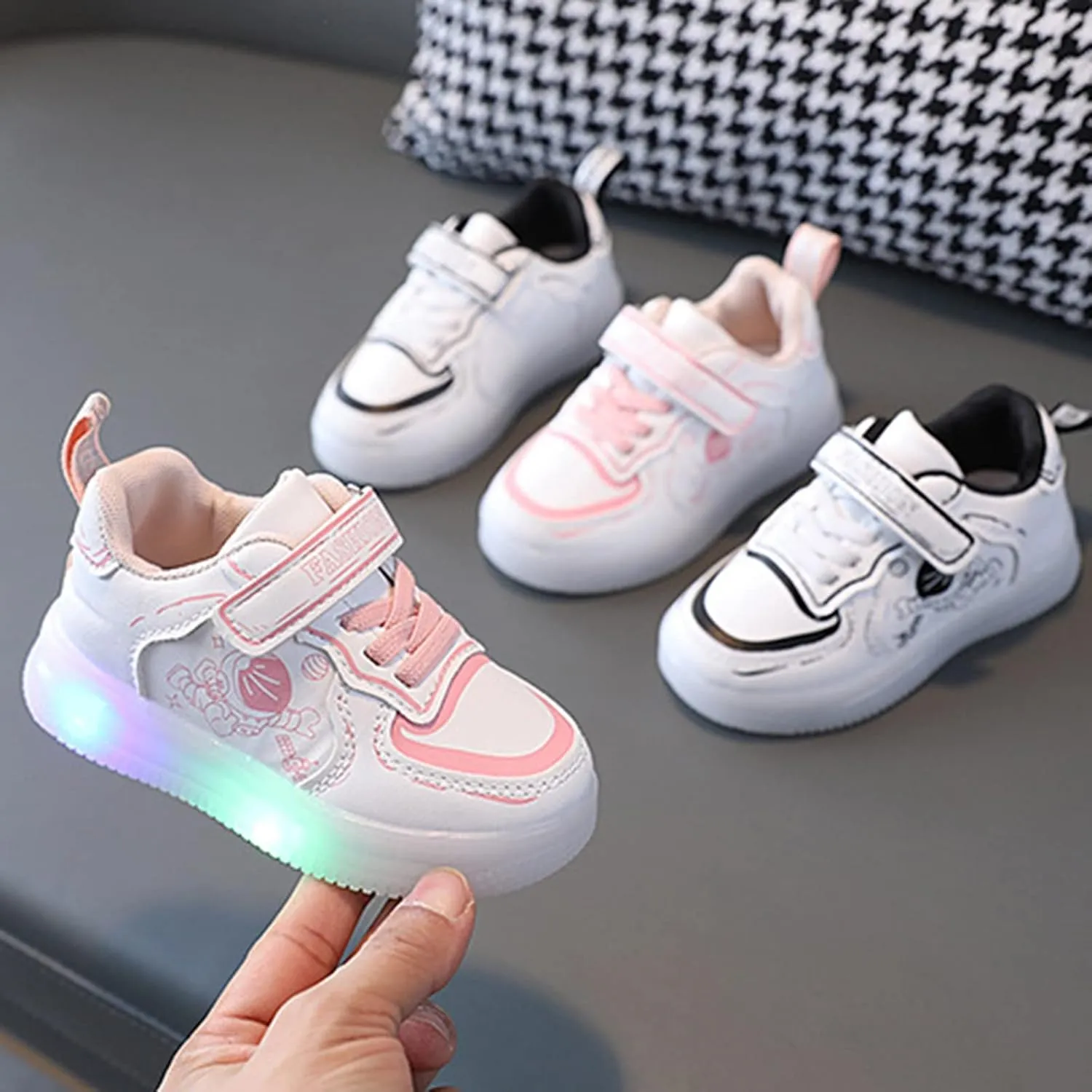 Unisex Baby LED Light up Shoes Students Flashing Sneakers Outdoor ?aterproof Soft Sole Casual Sport Shoes